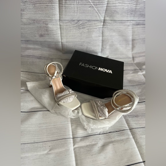 Fashinova Beautiful🤍😍Rhinestone Heels! Brand NEW! Still in the box! - Picture 1 of 13